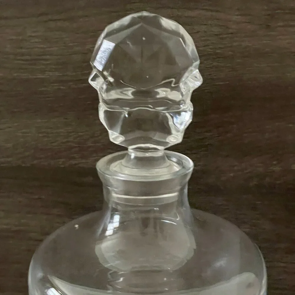 NWOB Nude Shade Whisky Decanter Skull Shaped Stopper Lead Free Crystal 42oz